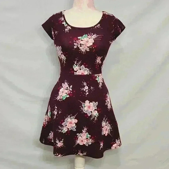Prince & Fox Floral Dress - Picture 1 of 7